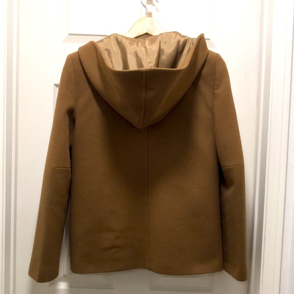 Wool-Blend Short Coat

Classic short coat in our soft wool-blend - Picture 2 of 13